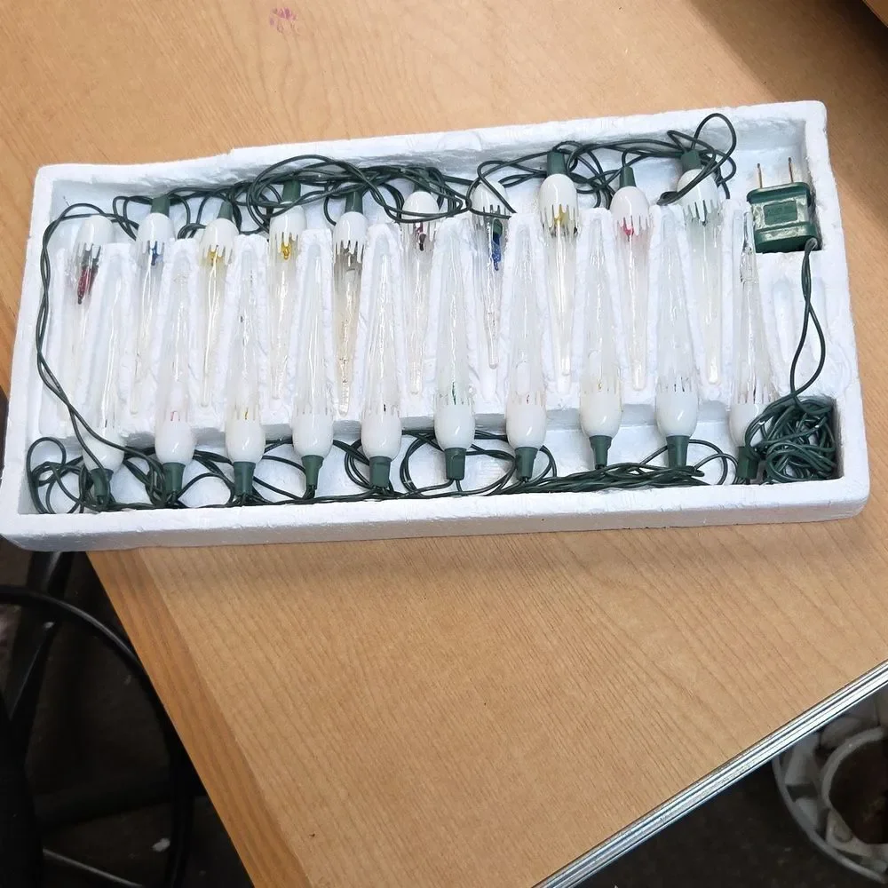 Vintage Christmas Icicle lights original box holiday decoration Beacon 1981